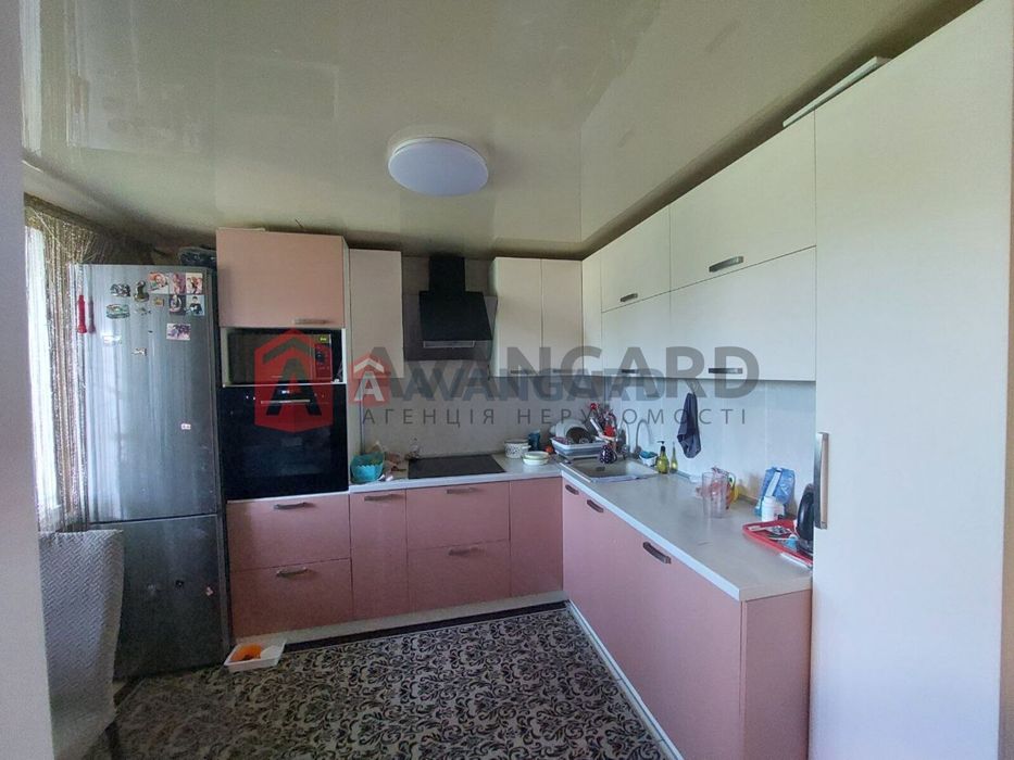 Продам двухэтажный  дом в Березановке