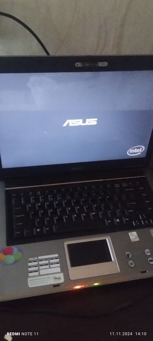 Laptop Asus 3f3 bez win