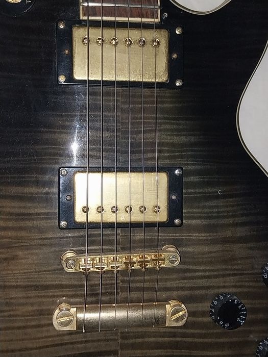 Custom 77 London's Burning deluxe 3 (DL3) (formato Gibson les paul)