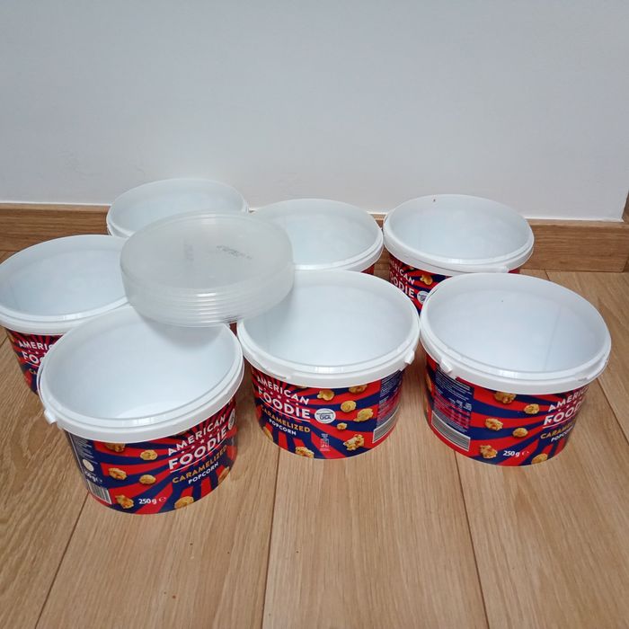 Wiaderka z pokrywkami 6 sztuk za 5 zl