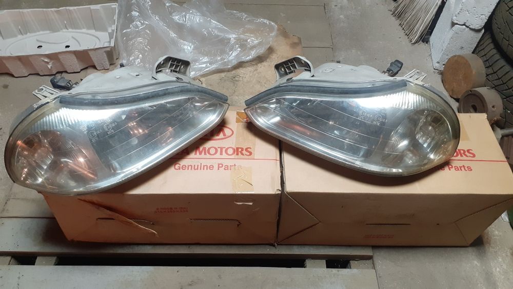 Фары Kia Clarus.