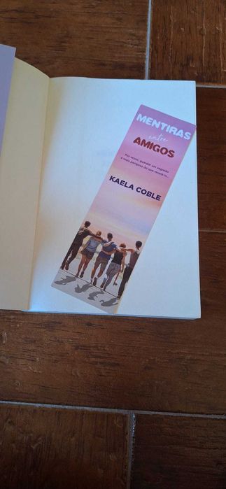 Livro "Mentiras Entre Amigos"