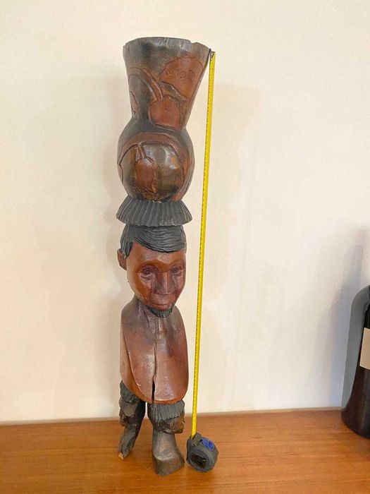 Estátua cinzeiro em madeira africana