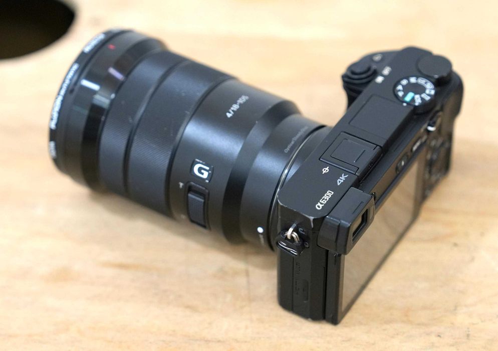 Aparat SONY A6300 + Obiektyw Sony 18-105/f4G (3 akumulatory) APS-C