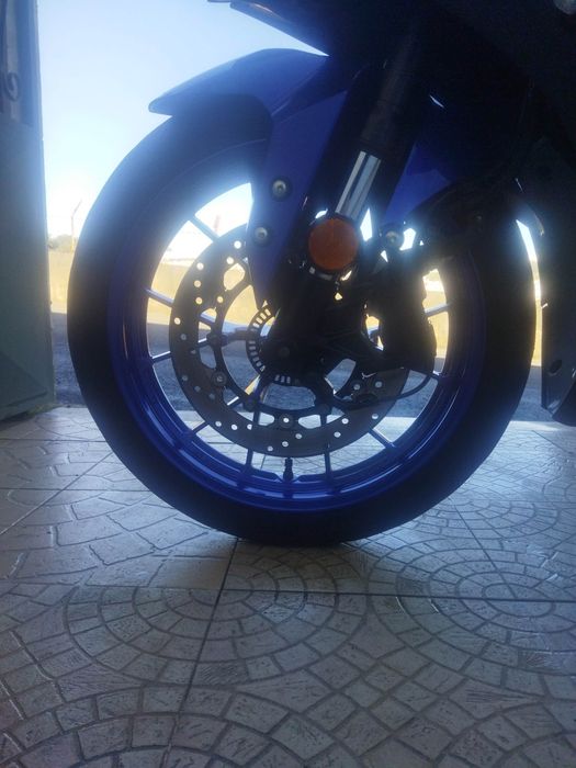 Yamaha YZF 125 R desportiva excelente estado,garagem,aceito retoma.