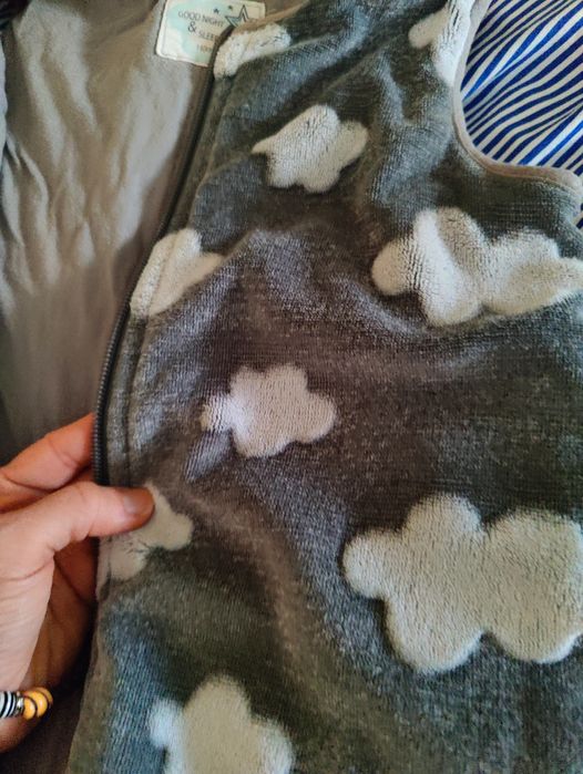 Vendo saco de dormir para criança que se destapa