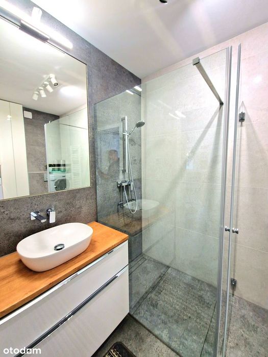 Przestronne mieszkanie z balkonem i garażem w apartamentowcu