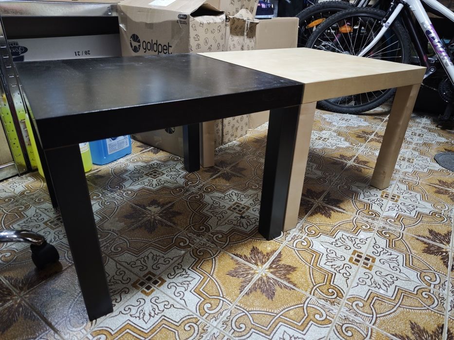 2 pequenas mesas em bom estado