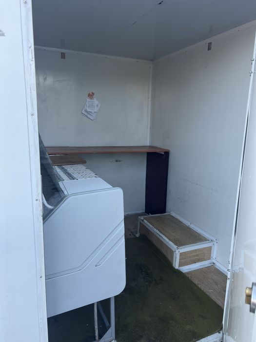 Причеп автобан павільйон на колесах