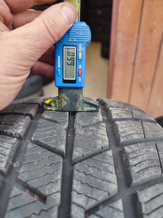 Komplet opon Barum Polaris5 225/55/17 101V XL