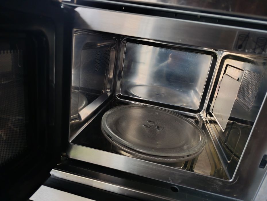 Німецька вбудована мікрохвильова піч Junker.Нова