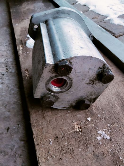 Насос до  навантажувача TOYOTA