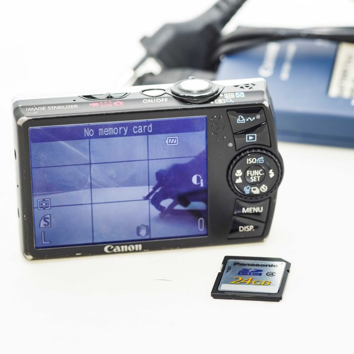Canon IXUS 870 IS Digital Camera + Canon WP-DC26 Underwater Housing