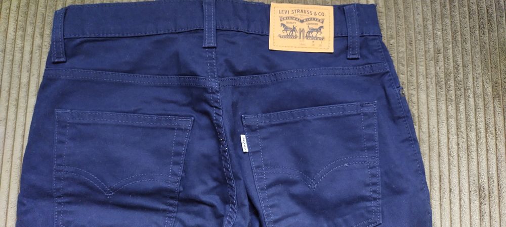 Levis 511 slim fit granatowe chinosy