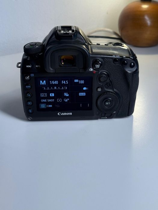 Canon 5D Mark IV