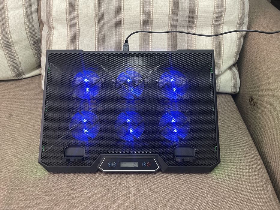 Отличная охлаждающая подставка для ноутбука  14 -19 GamePro CP890. С гарантией.