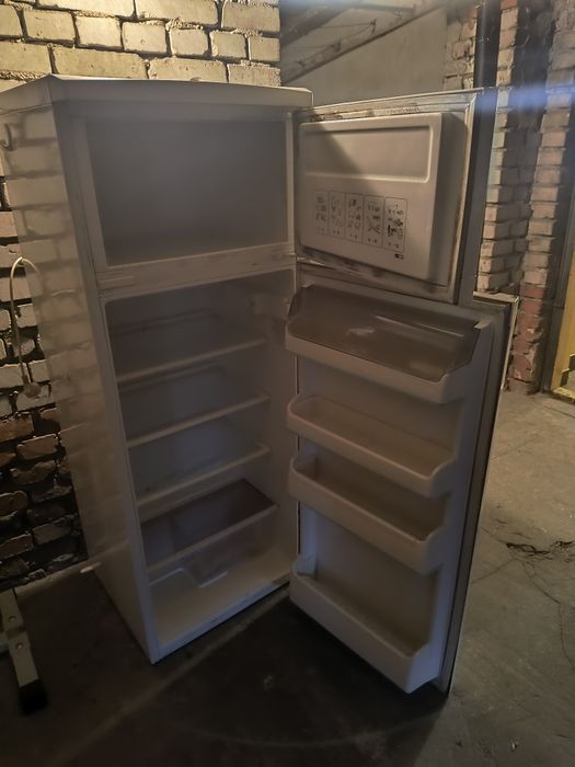 Lodówka 140 cm sprawna