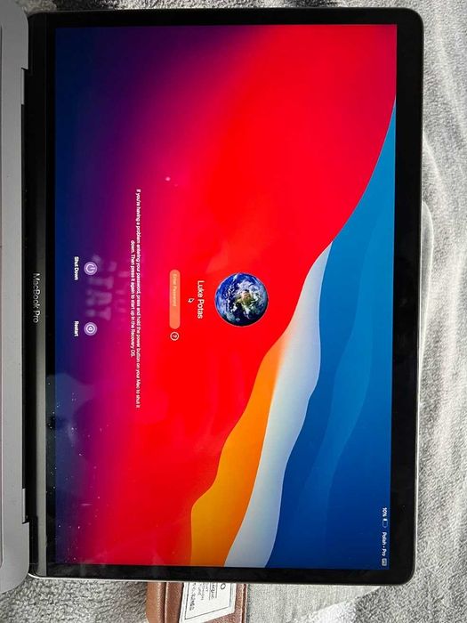 MacBook Pro 13" 2017 z mini ekranem dotykowym (touch bar)