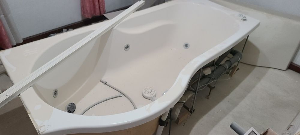 Hydrotherapy bathtub