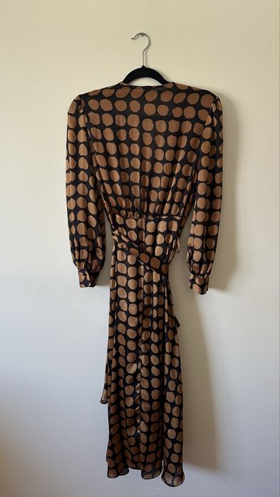 Vestido preto e bolas douradas da Mango tamXS