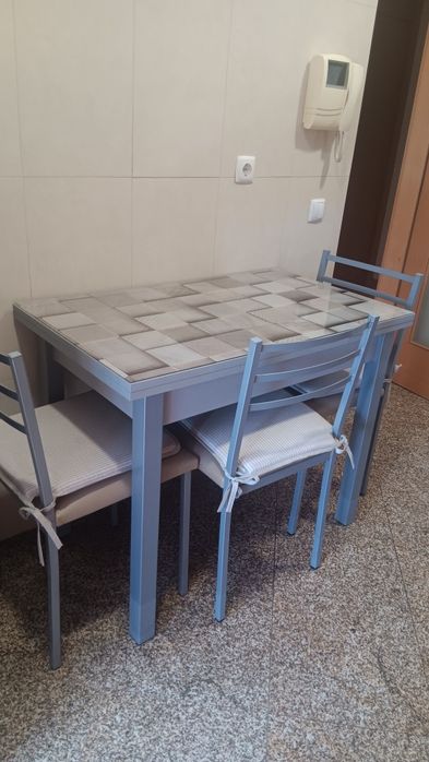 Mesa de cozinha extensivel com 3 cadeiras