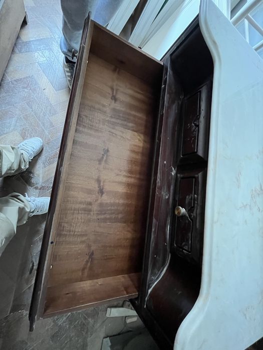 Comoda em madeira maciça/marmore