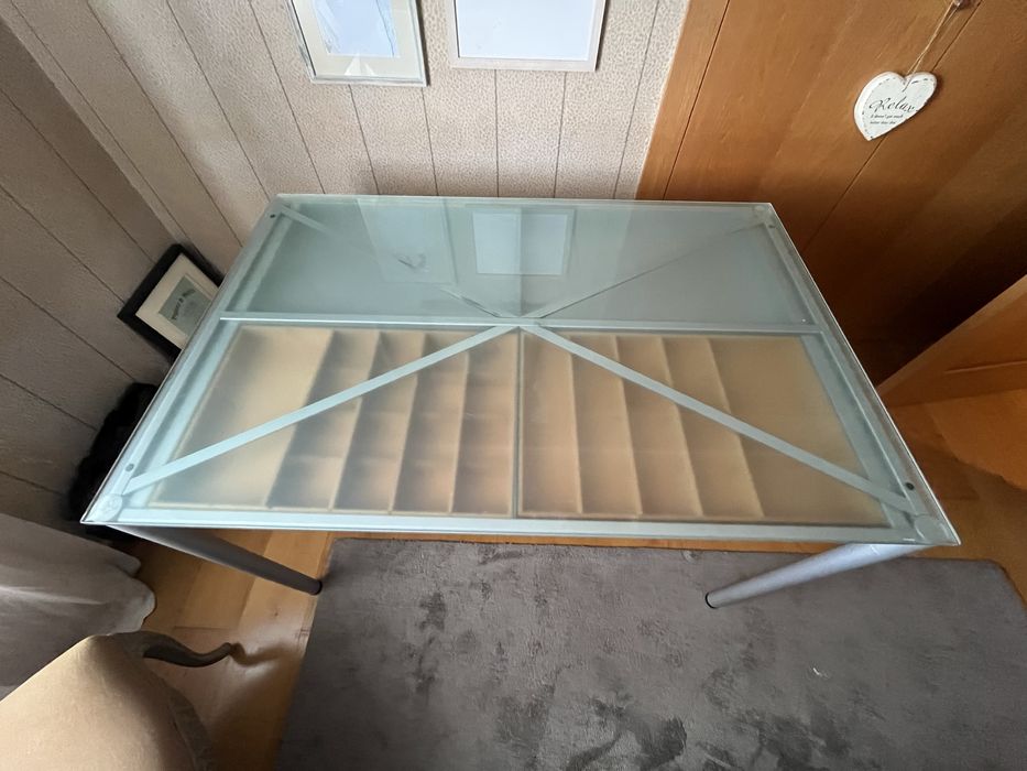 Secretária de design com arrumação