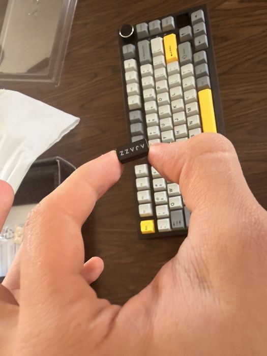 YINDIAO AK820PRO Teclado mecanico com ecrã e botão 75%
