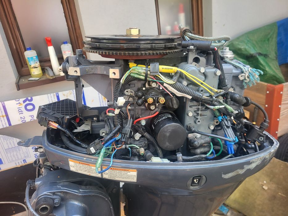 Silnik yamaha 40 koni L na części 2007 rok 3 cylindry