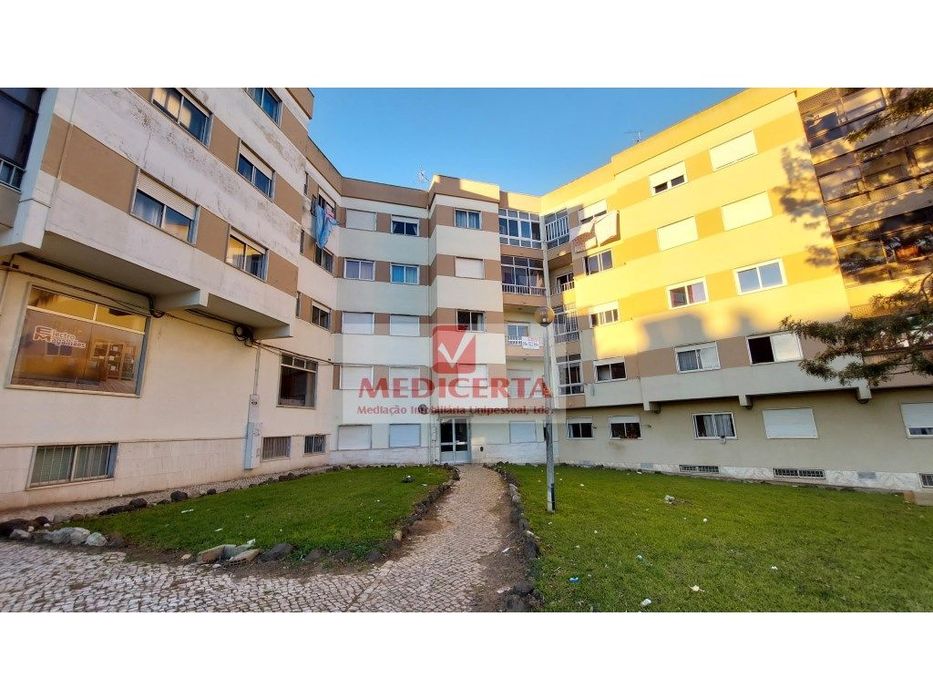 T2 - Casais de Mem Martins — Rio de Mouro, Lisboa