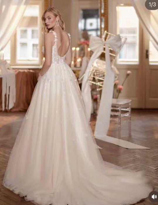 Продам ніжну весільну сукню)