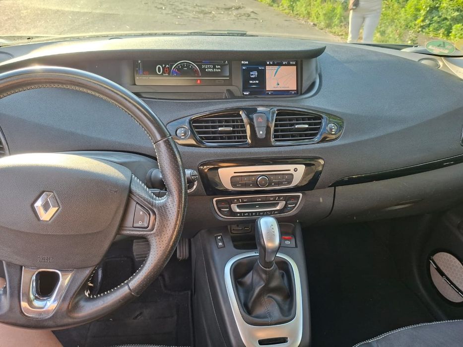 Renault Grand Scenic 2015 • 1.5 dCi • EDC • Bose • Lane Assist