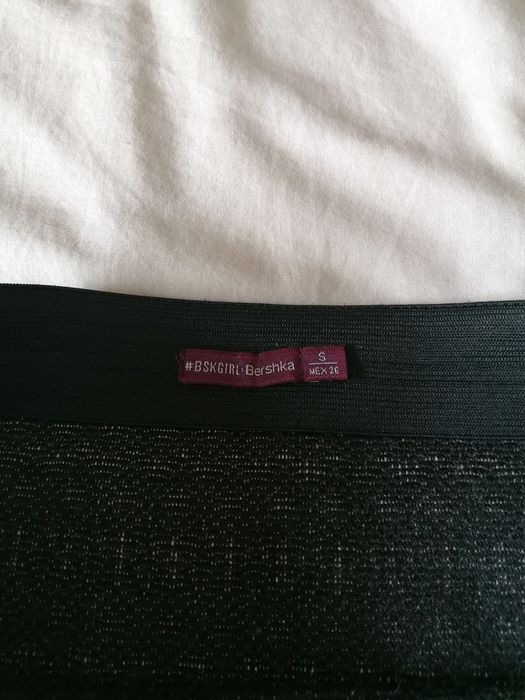 Saia abstrata bershka