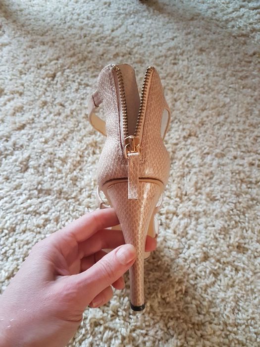 Продам женские босоножки