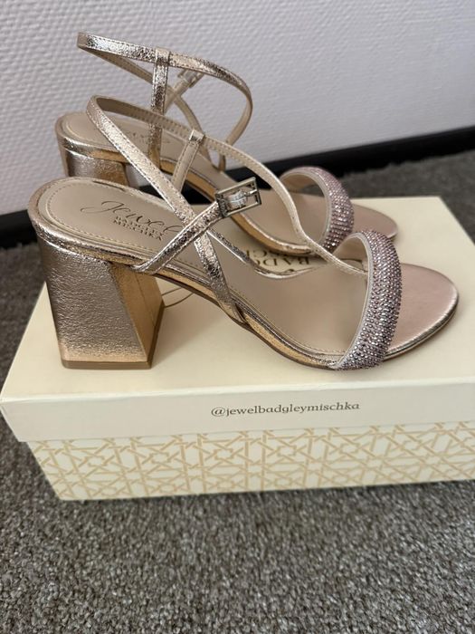 Женские босоножки