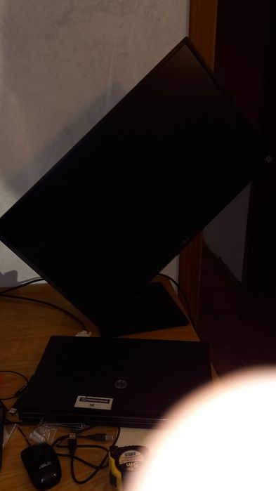 LG 27" Rotating LED Monitor64575301415170123