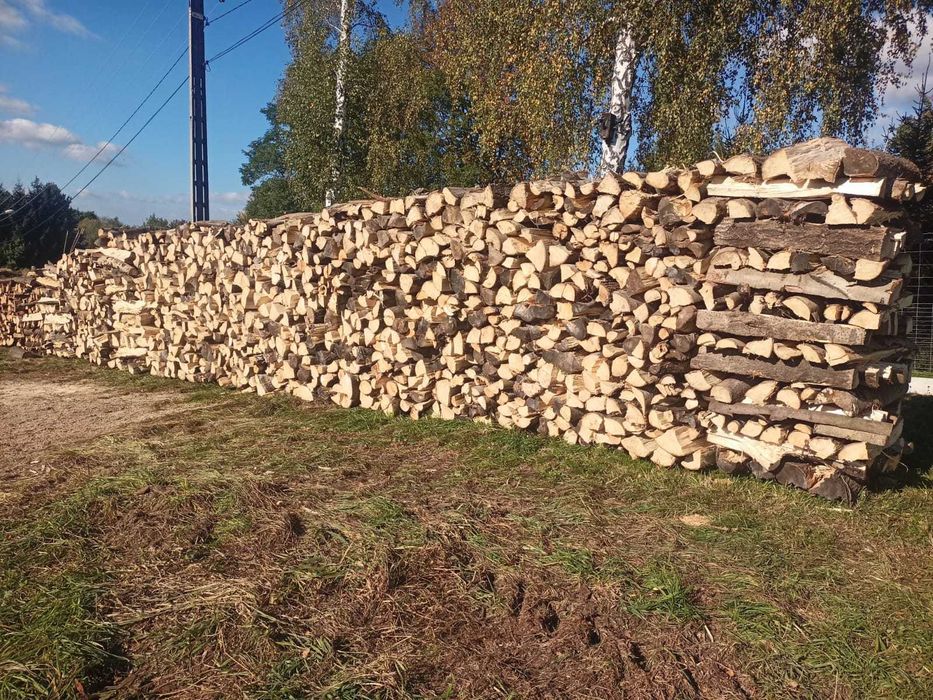 Drewno opałowe przykryte, łupane