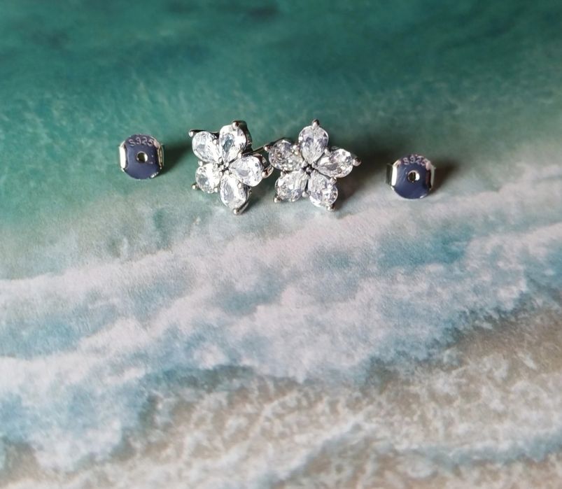 Kwiatuszki z cyrkoniami-kolczyki sztyfty s.925