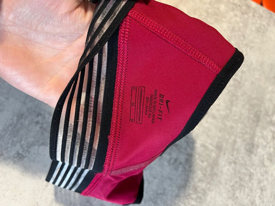 Спортивний топ Nike