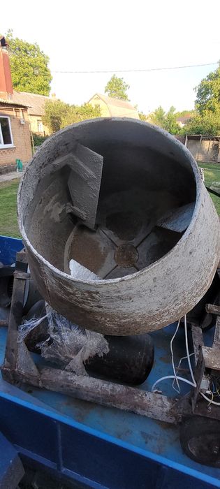 бетономішалка велика