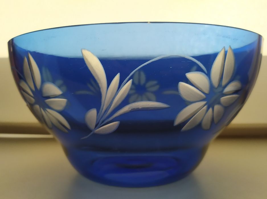 Салатница Фиалки кобальтовое стекло