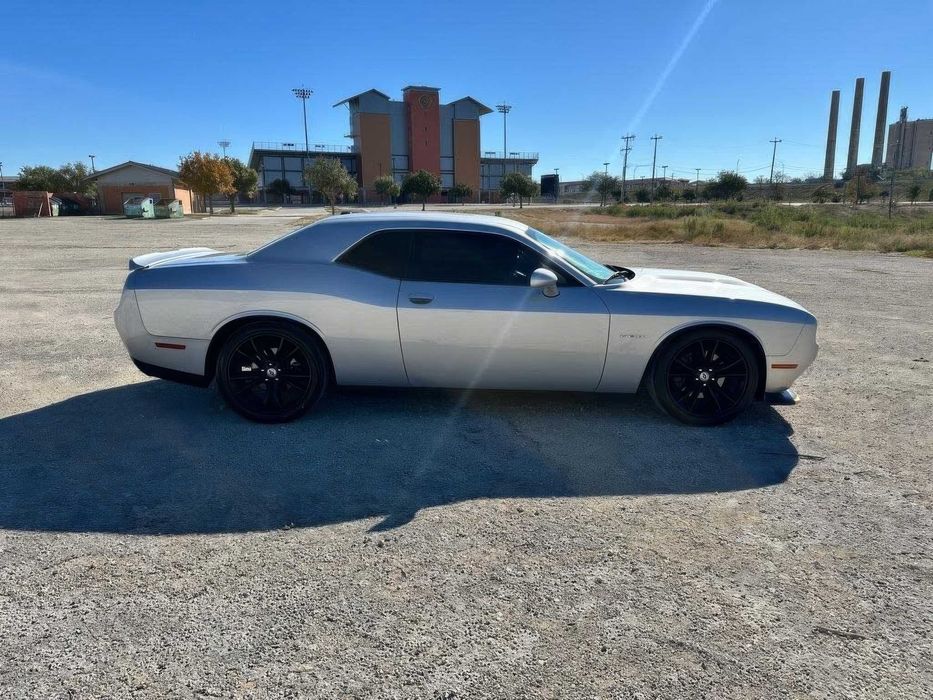 Dodge Challenger SXT      2020