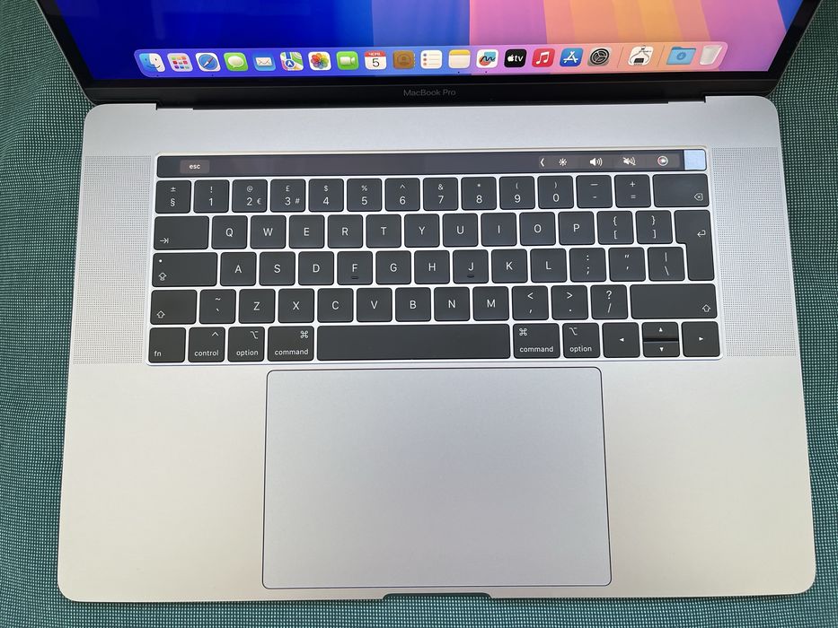 Продаю Mac Book Pro 16gb 512 gb