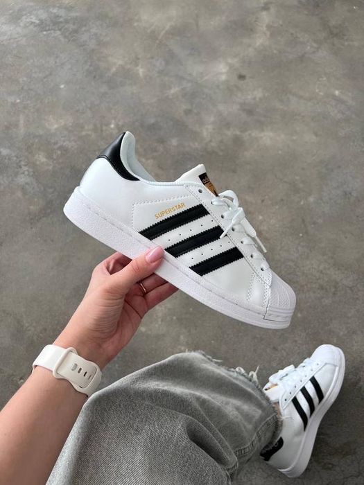 Adidas Superstar black