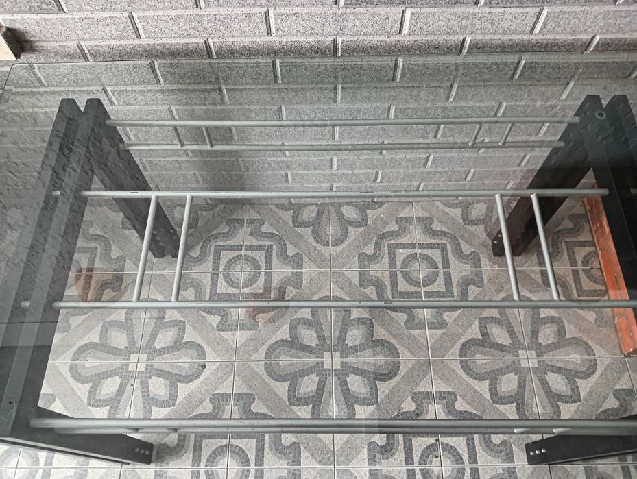 Mesa de jantar com tampo em vidro