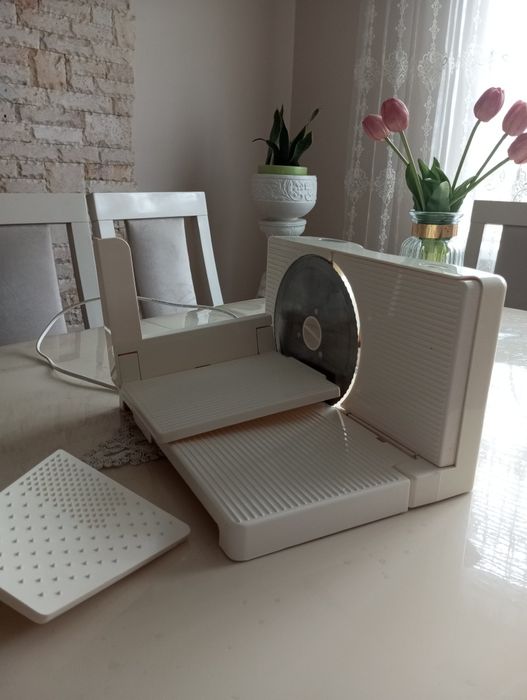 Електрична овочерізка (овочі, фрукти, сир, хліб)