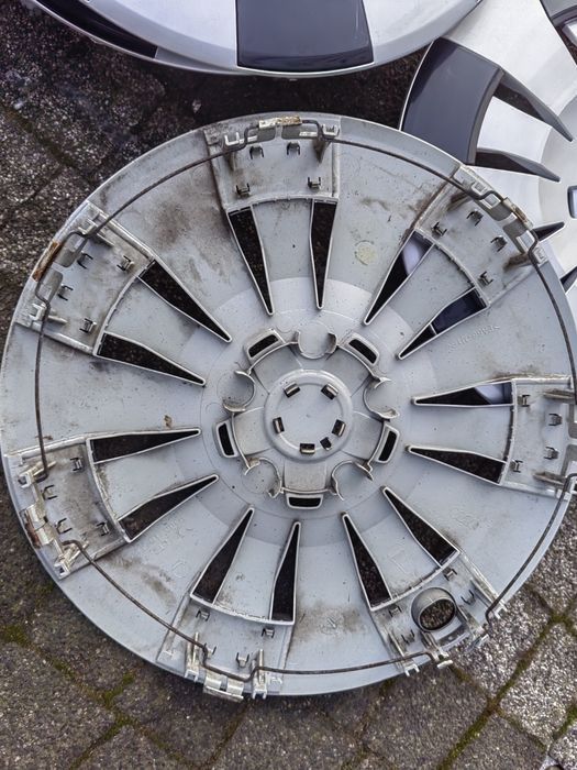 Kołpaki 16 cali Audi Komplet Oryginalne Czarne A1 A3 A4