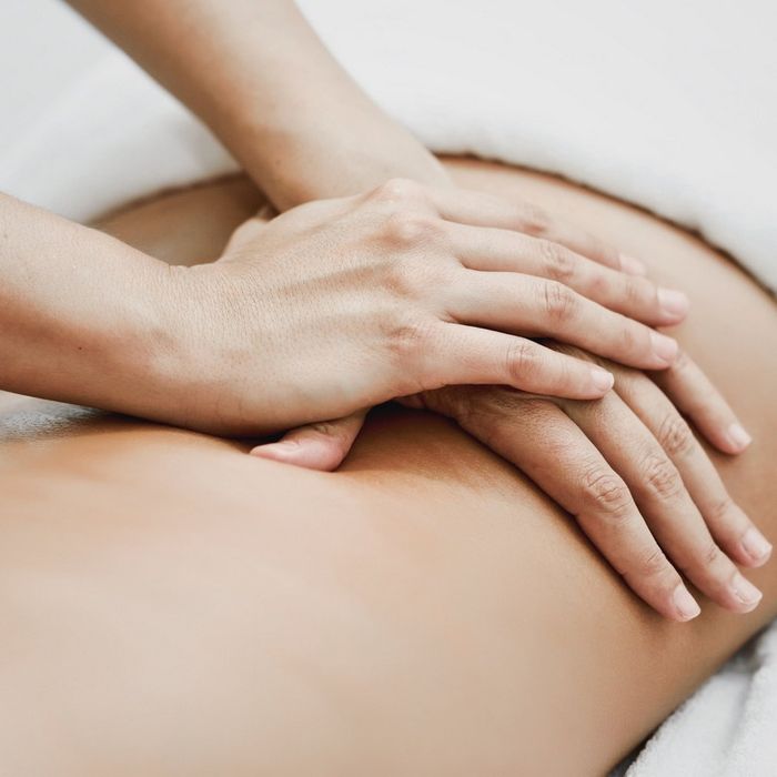 масаж: лікувальний, міофасціальний, антицелюлітний, лімфодренажний.