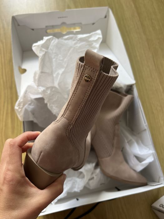 Botins Aldo em pele camurça