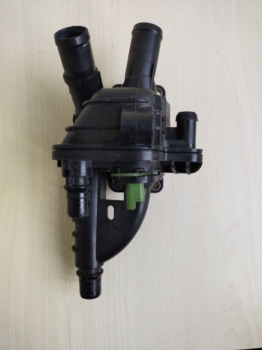 Термостат Peugeot 3008 1.6 HDi.